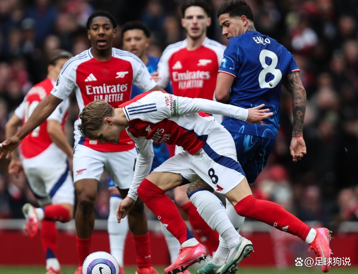 爱游戏体育包含德甲倒计时;阿森纳冲刺阶段造点机会;细节引发关注;悬念犹存;球队文化再被提及的词条